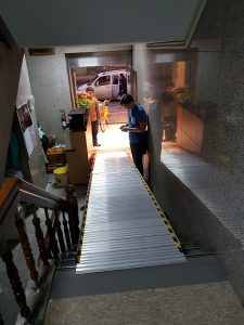 兩塊非固定式斜坡板接合完成 兩塊非固定式斜坡板接合完成