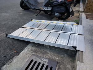 BJ120可攜式斜坡板方便輪椅上下樓梯和輪椅上下車