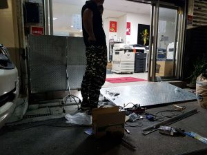 師傅抓門檻斜坡板水平 師傅抓門檻斜坡板水平