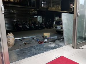 屋內看出去來一張 屋內看出去來一張
