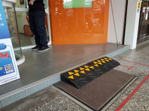 中華電信門市團購橡膠斜坡磚