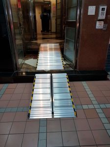 兩個階梯分別使用BH198和BJ120鋁合金斜坡板