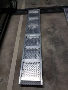 登車板背部結構 登車板背部結構