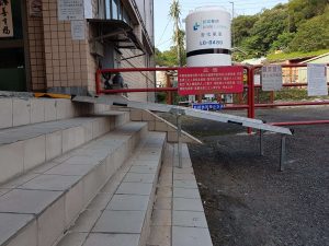 穩固安全的支撐腳設計讓輪椅爬樓梯再也不是難事 穩固安全的支撐腳設計讓輪椅爬樓梯再也不是難事