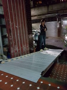 BH326可攜式斜坡板輕鬆推輪椅上下樓梯和輪椅上下車