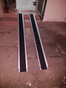 雙軌伸縮無障礙斜坡板
