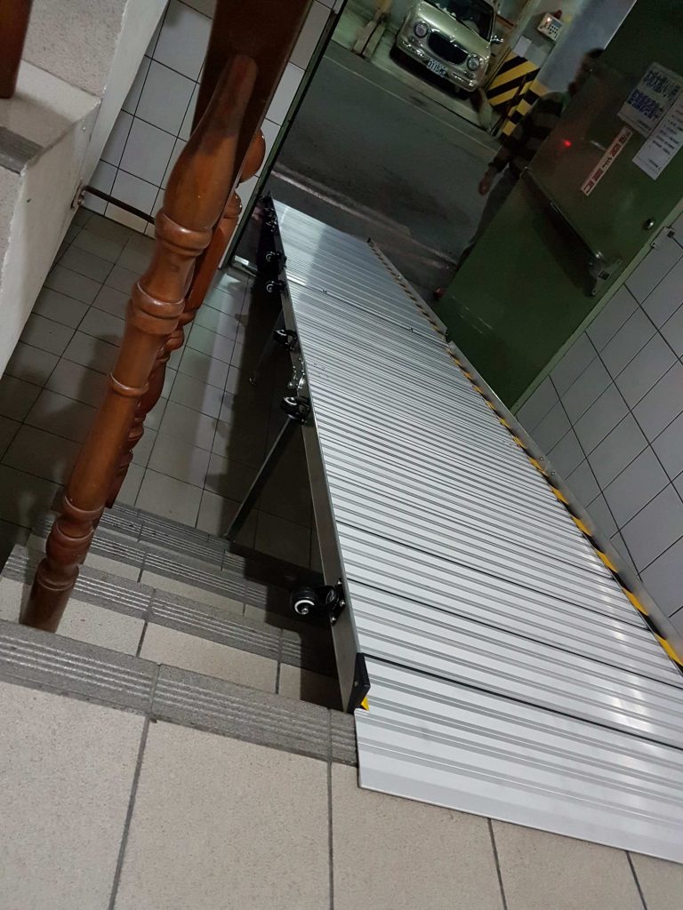 活動型組合式斜坡板附小輪子 活動型組合式斜坡板附小輪子