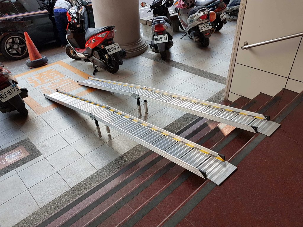 無障礙斜坡板 折疊軌道式