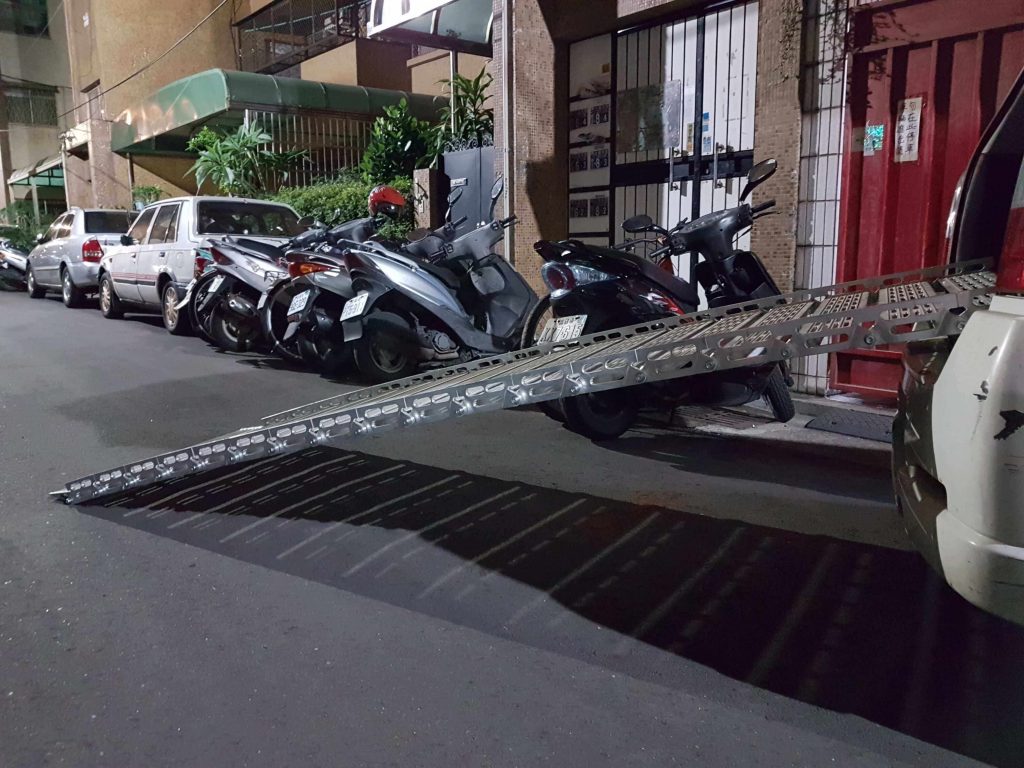 車用斜坡板側面