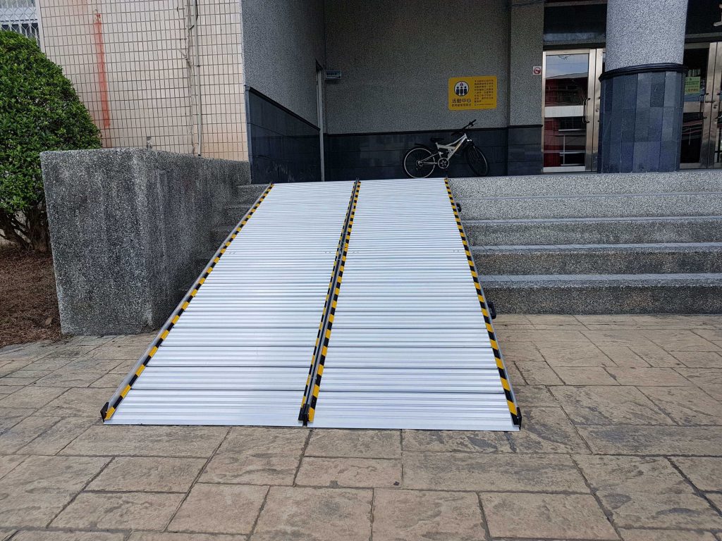 可攜帶式斜坡板組合