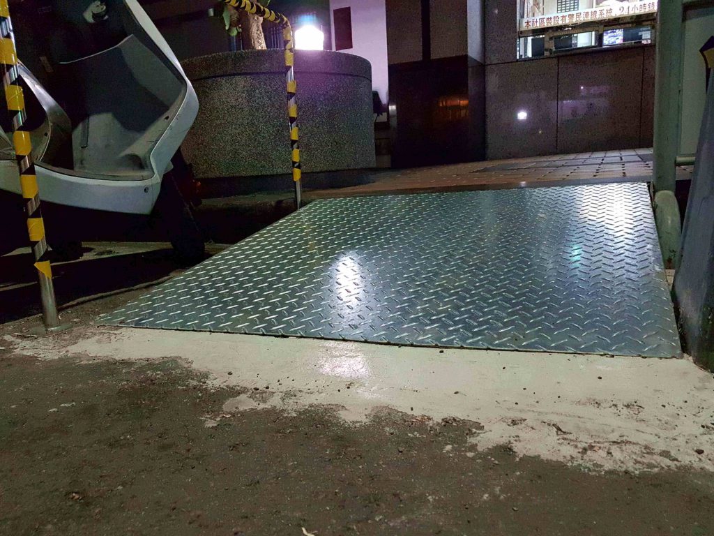 門檻斜板 黑鐵製作的門檻斜板