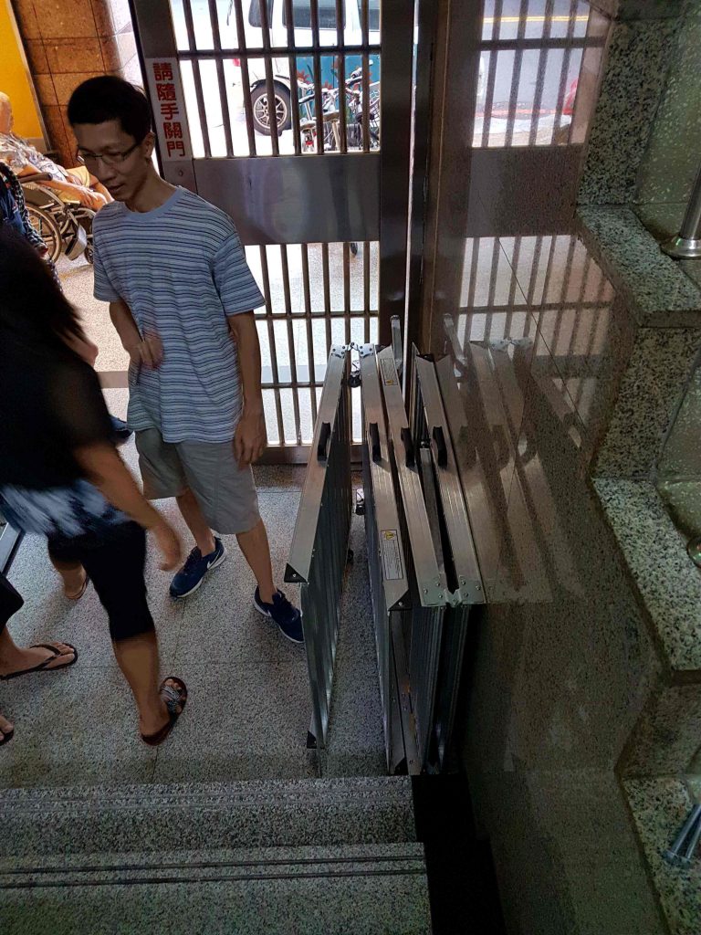 輪椅斜坡板折疊收納 輪椅斜坡板收納方式
