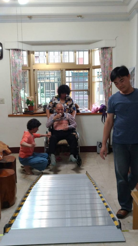 前後折疊式斜坡板 輪椅無障礙輔具 前後折疊式斜坡板 鋁合金