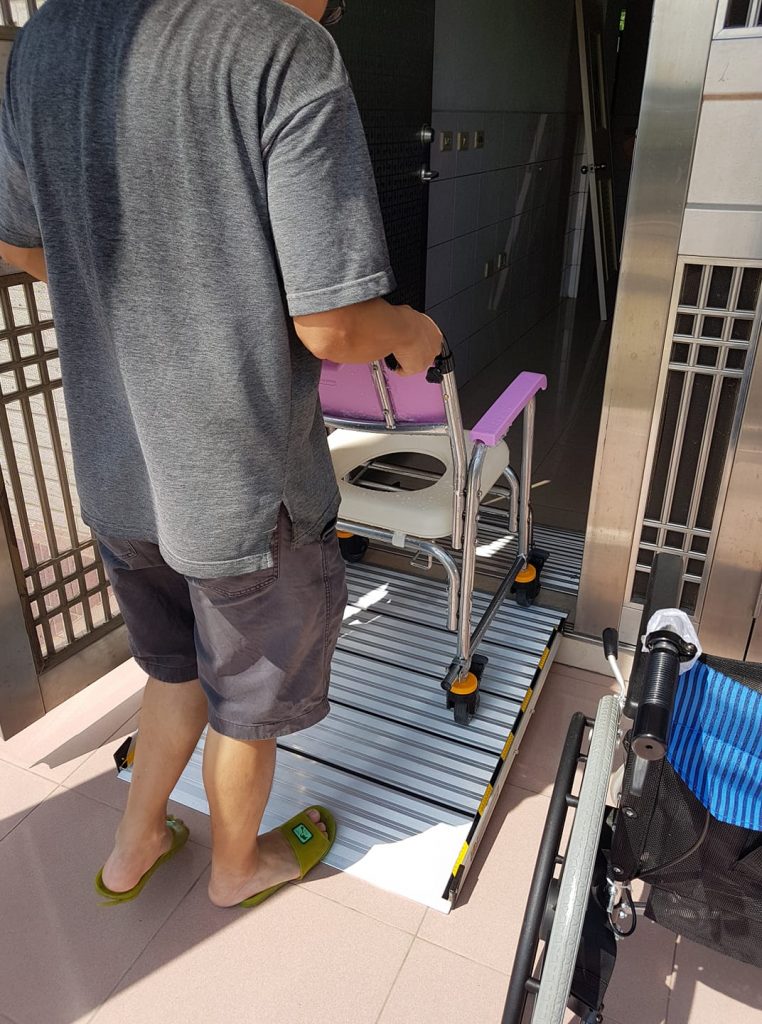 單片式斜坡板改善居家無障礙環境 單片式斜坡板內外各一片