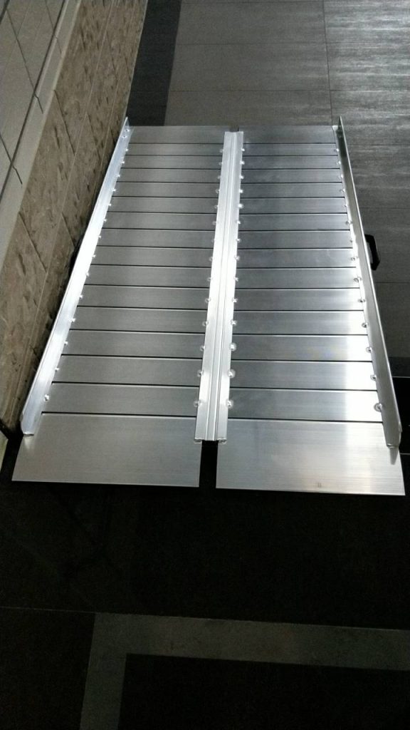 活動式輪椅坡道 活動式輪椅坡道