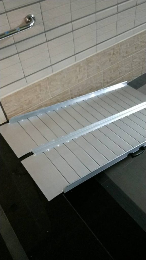 活動式輪椅坡道 活動式輪椅坡道