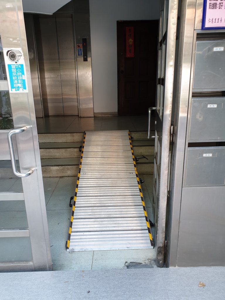 前後折疊式輪椅坡道