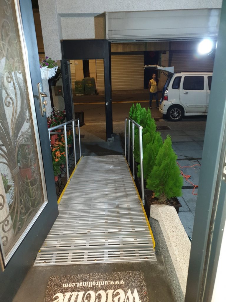 安全方便且經濟的斜坡捲板