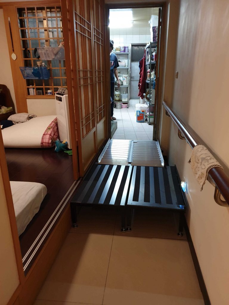 平台兩側均可上下輪椅