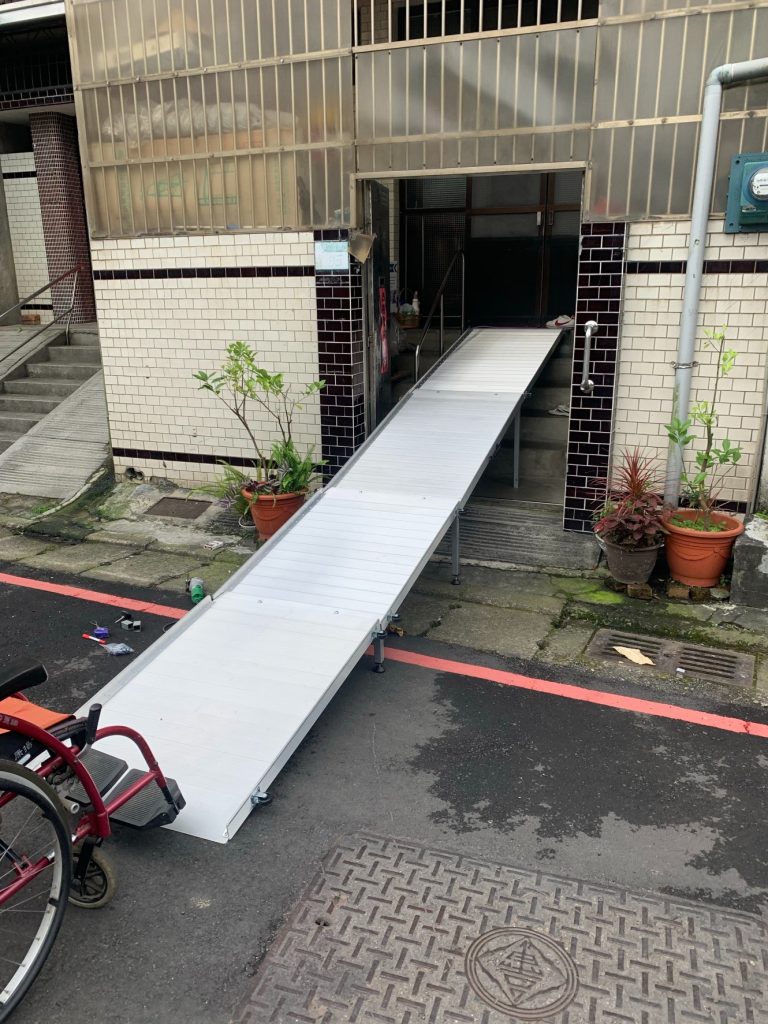 輪椅用組合式斜坡板 480公分 輪椅用組合式斜坡板 480公分