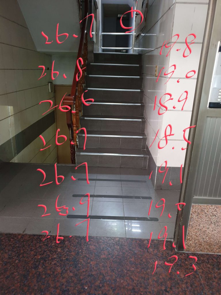 第一座樓梯高度152.7公分 第一座樓梯