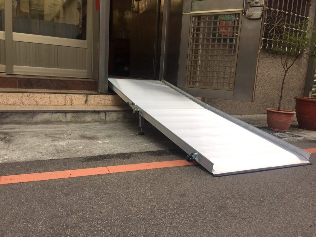 活動式輪椅坡道 225公分 活動式輪椅坡道 225公分