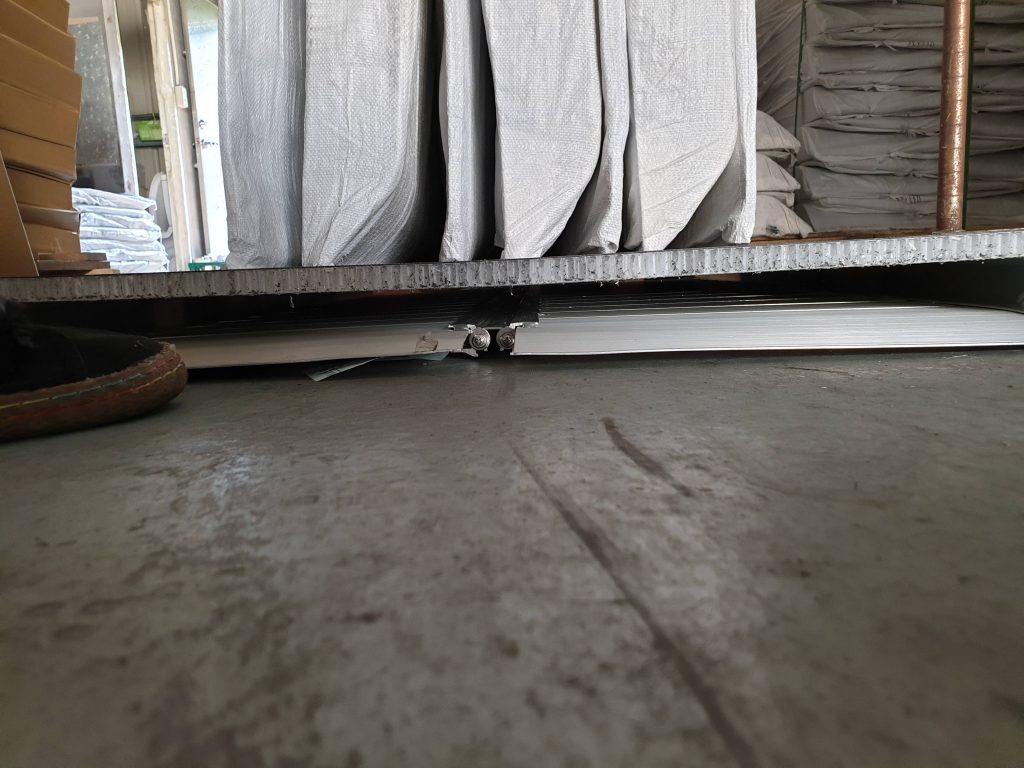 玻璃纖維板廠內承重測試