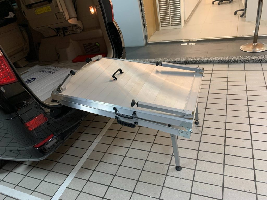 雙折式斜坡板在車上或樓梯上方的架設流程_2