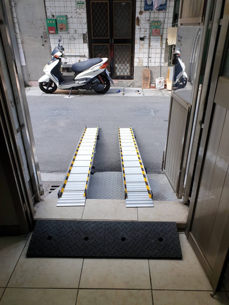橡膠斜坡板