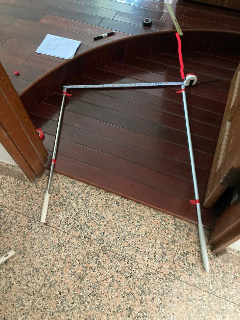 跨接圓弧形架高的木製地板