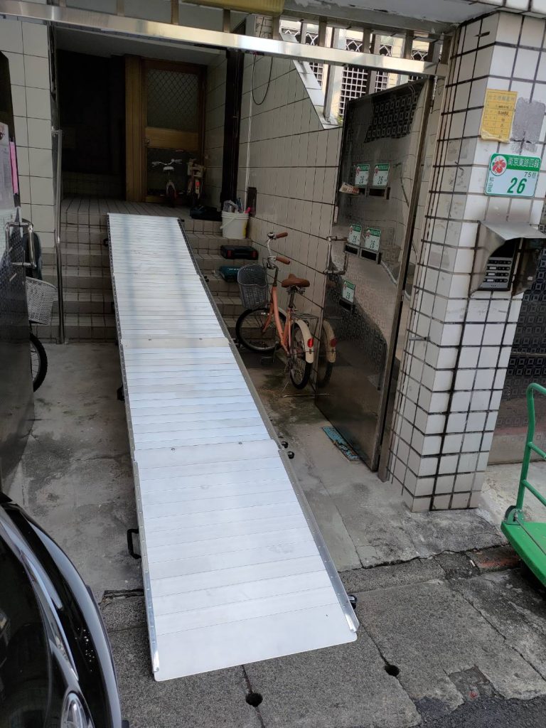 輕量化鋁合金材質的組合式斜坡板單片