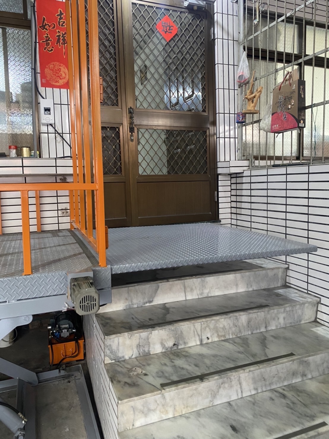電動油壓式升降平台安裝電動舌板