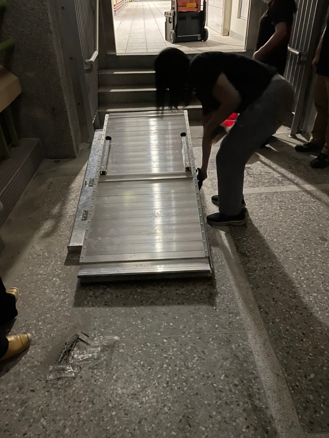 牆面延伸空間不足亦可做成壁掛折疊式